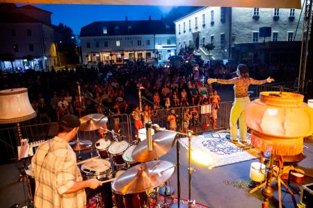 Maja Keuc s skupino (31)